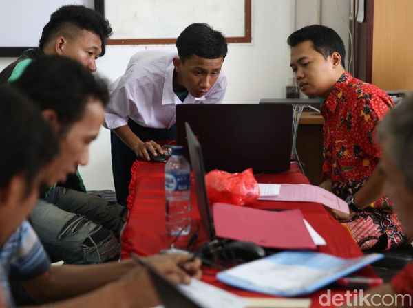 Suasana Hari Terakhir PPDB Online Tingkat SMA di Jakarta
