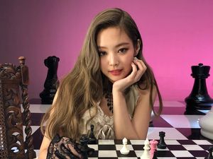 Jennie BLACKPINK Hingga Lee Hyori, Pesona 10 Artis Korea Berkulit Cokelat