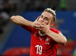 Swiss bisa kembali unggul di dua menit jelang akhir waktu normal lewat Josip Drmic. REUTERS/Matthew Childs.