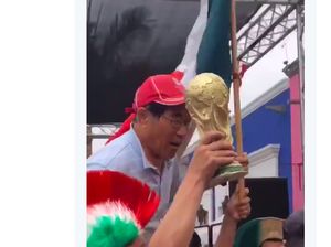 Saking Gembiranya, Fans Korsel Diarak Fans Meksiko