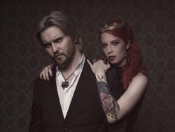 Terobsesi Jadi Vampir, Pasangan Ini Rutin Minum Darah Manusia