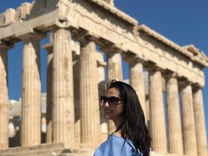 Ide Liburan Keluarga ke Yunani ala Maudy Koesnaedi