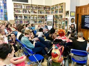 Hana Madness Isi Workshop Melukis di Galeri Bethlam Inggris Hana Madness Isi Workshop Melukis di Galeri Bethlam Inggris