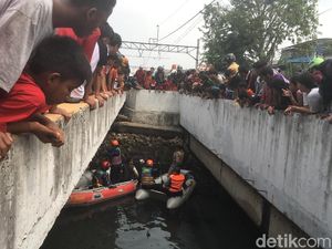 Sudah 24 Jam Buaya Kali Grogol Belum Tertangkap, Warga Diminta Bubar Sudah 24 Jam Buaya Kali Grogol Belum Tertangkap, Warga Diminta Bubar