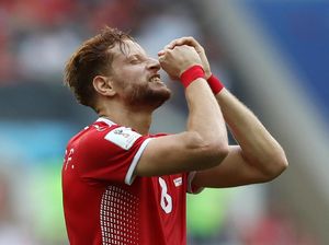 Dua Kiper Cedera, Striker Tunisia Akan Jadi Kiper Cadangan Dua Kiper Cedera, Striker Tunisia Akan Jadi Kiper Cadangan