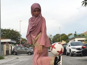 Hijabers Jago Banget Main Bola Pakai Gamis Jadi Viral