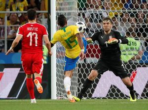 Paulinho Bawa Brasil Memimpin atas Serbia di Babak Pertama Paulinho Bawa Brasil Memimpin atas Serbia di Babak Pertama