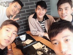 Kulineran ala Lee Yong Pesepak Bola Korsel hingga Asyiknya Khofifah Saat Ngopi