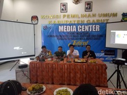 Petahana Puncaki Hasil Penghitungan Sementara KPU Garut