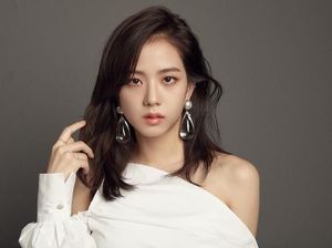 Personel BLACKPINK Pakai Klip Kertas dan Peniti di Rambut, Yay or Nay?