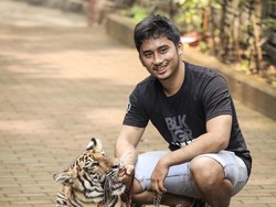 Cerita Sepupu Raffi Ahmad Berani Beri Makan Harimau Tanpa Alat Bantu