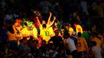 Suka Cita Warga Rio de Janeiro Saat Brasil Lolos