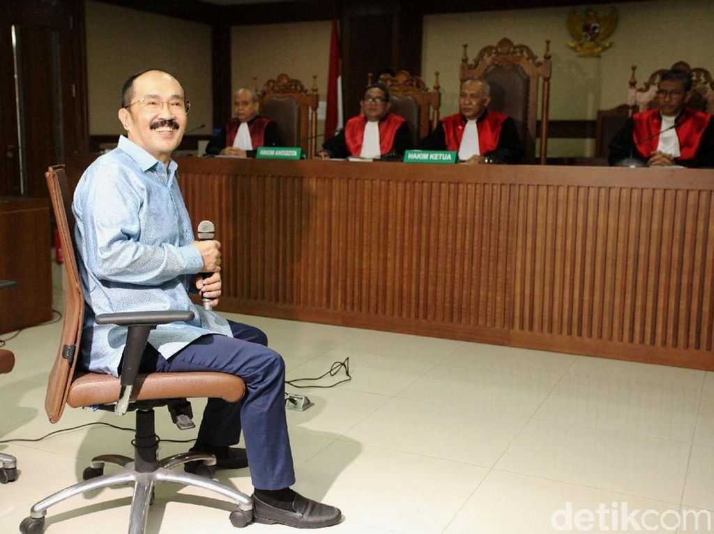 Divonis 7 Tahun Bui, Fredrich Tuding Jaksa dan Hakim Bersekutu Divonis 7 Tahun Bui, Fredrich Tuding Jaksa dan Hakim Bersekutu