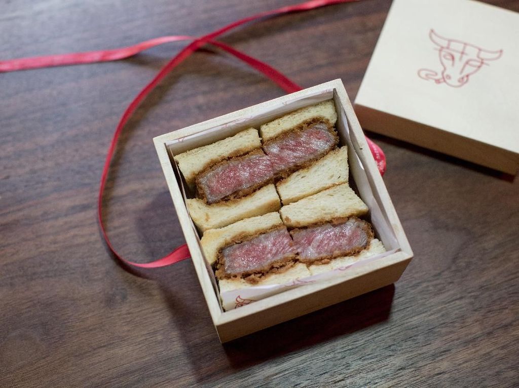 Sepotong Sandwich Wagyu Langka Premium Ini Dihargai Rp. 2,6 Juta Sepotong Sandwich Wagyu Langka Premium Ini Dihargai Rp. 2,6 Juta