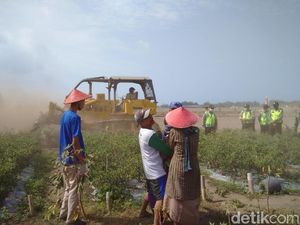 Tolak Bandara New Yogyakarta, Warga Hadang Buldozer
