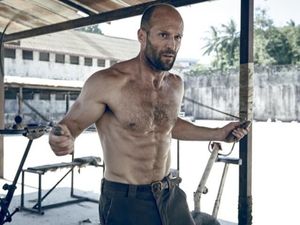 Foto: Lawan Hiu di Film The Meg, Ini Rahasia Tubuh Kekar Jason Statham