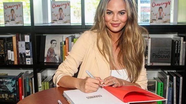 10 Selebriti Ini Pernah Alami Depresi Akibat Masalah Citra Tubuh