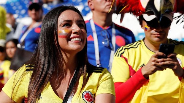 Para fan Kolombia berharap timnya menang atas Senegal. (