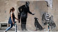 Melihat Karya Banksy yang Hebohkan Kota Paris