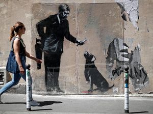 Melihat Karya Banksy yang Hebohkan Kota Paris