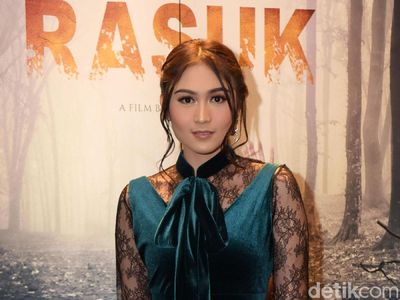 Cantiknya Denira Wiraguna saat Kenakan Gaun Transparan