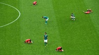 Tak terlihat gairah di Kazan Arena. Para pemain cuma bisa meratapi kenyataan. (Foto: Dylan Martinez/Reuters)