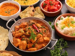 Malam Tahun Baru, Orang Vietnam Rela Bayar Mahal Beli Makanan India