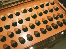 Foundation Terunik, Bentuknya Seperti Potongan Telur