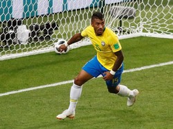 Saat turun minum, Brasil mengungguli Serbia lewat gol Paulinho. REUTERS/Maxim Shemetov.