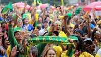 Brasil menang 2-0 dan keluar sebagau juara grup E. REUTERS//Paulo Whitaker.