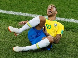 Neymar Sering Jatuh Terguling di Lapangan, Tanda Ambang Nyeri Rendah?