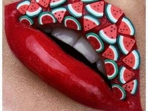 Uniknya 10 Gaya Makeup Bibir Bertema Makanan, Mulai Buah hingga Cake Cantik