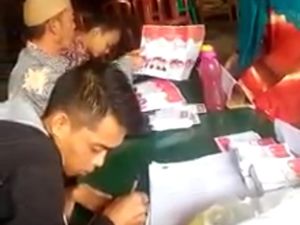 Panwaslu Cianjur Masih Kaji Video KPPS Arahkan Coblos Ridwan Kamil Panwaslu Cianjur Masih Kaji Video KPPS Arahkan Coblos Ridwan Kamil