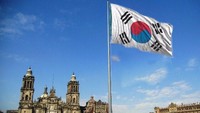 Bendera Korsel pun kini dikibarkan di pusat kota Mexico City. Bendera Meksiko diedit diganti menjadi bendera Korsel. (Foto: Twitter @riverlandx)