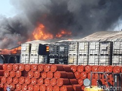 Dengar Ledakan, Karyawan Gudang Bahan Kimia Terbakar Berlarian