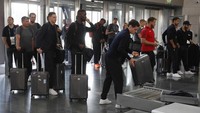 Die Mannschaft akhirnya tersingkir sebagai juru kunci Grup F dan harus pulang lebih dulu. Skuat mereka mengantre memindai koper di bandara. (Foto: Gleb Garanich/Reuters)