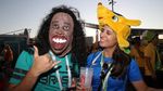 Aksi Nyosor Ronaldinho Cium Suporter Cantik Brasil