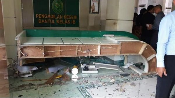 Foto: Fasilitas PN Bantul Hancur Dirusak Massa