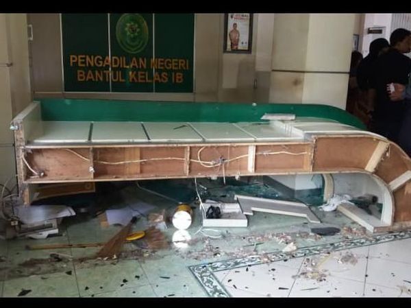 Foto: Fasilitas PN Bantul Hancur Dirusak Massa