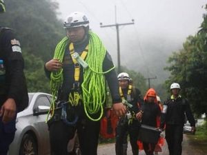Pencarian Belasan Remaja yang Terjebak di Gua Thailand Berlanjut Pencarian Belasan Remaja yang Terjebak di Gua Thailand Berlanjut