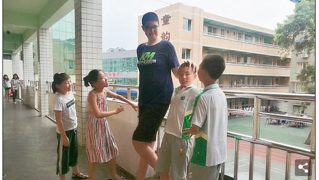 Ren Keyu, bocah kelas 6 SD yang tingginya 2 meter