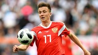 Aleksandr Golovin yang bersinar dengan timnas Rusia di Piala Dunia 2018, juga santer diberitakan menjadi incaran Chelsea. (Foto: Matthias Hangst/Getty Images)