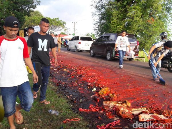 Merahnya Lautan Sambal di Jalanan Jeneponto