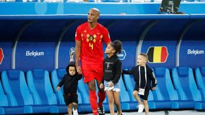 Aksi Kompany Rayakan Kemenangan dengan 3 Anaknya