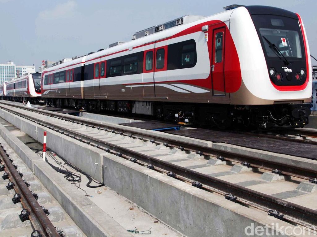 LRT Jakarta Siap Beroperasi, Tapi Kapan? LRT Jakarta Siap Beroperasi, Tapi Kapan?