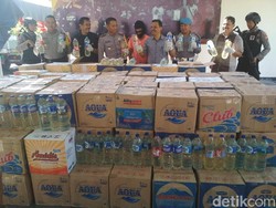 Truk Pengangkut 2.000 Liter Arak Jowo Senilai Rp 69 Juta Diamankan