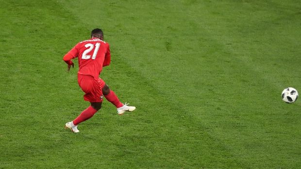 Tembakan Jose Rodriguez berujung pada gol bunuh diri Yassine Meriah.