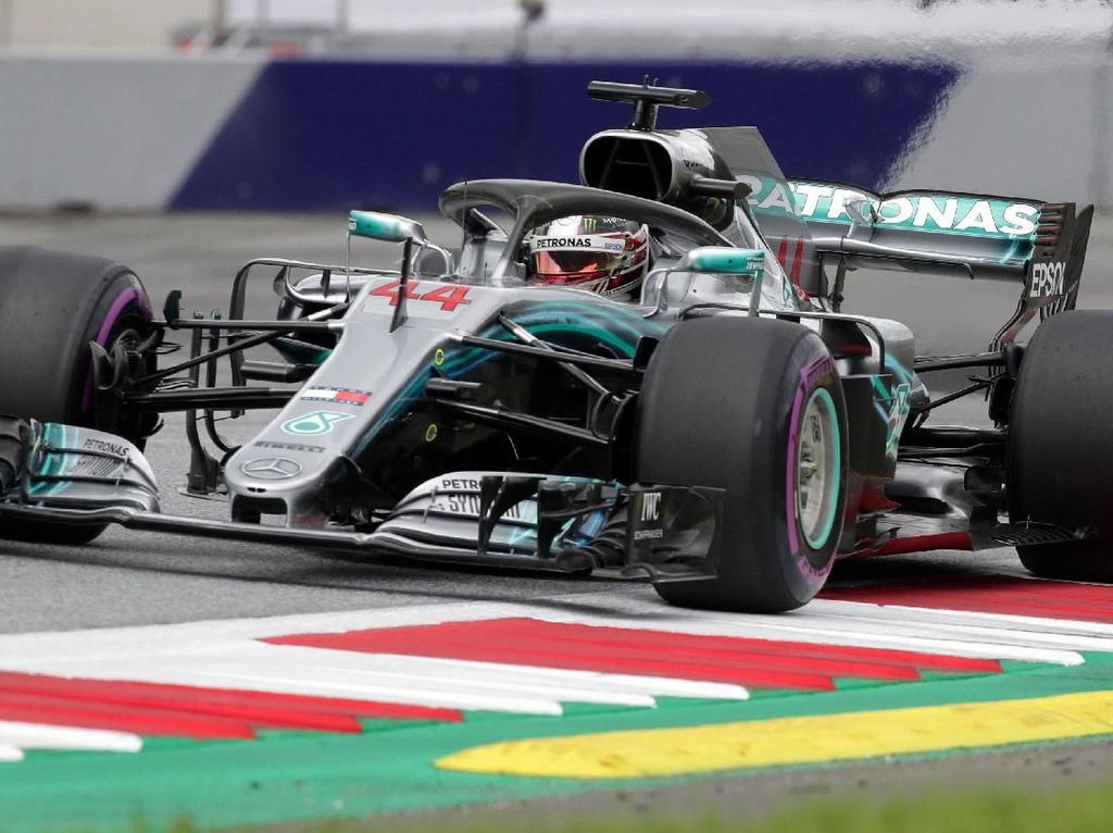 Hamilton Tercepat, Mercedes Dominasi Latihan Pertama GP Austria Hamilton Tercepat, Mercedes Dominasi Latihan Pertama GP Austria