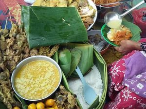 Yuk, Sarapan Nasi Ayam Semarang yang Sedap Mlekoh Ini!
