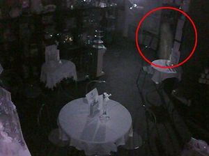 Jangan Lihat Sendirian! Ini 10 Penampakan Terseram di Restoran Berhantu